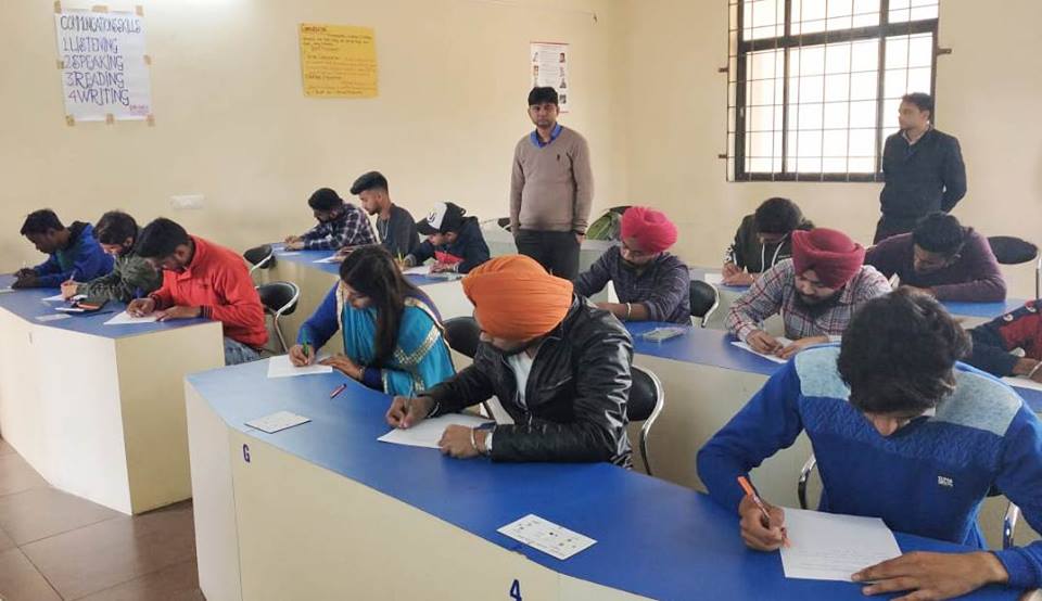 sri_nanak's tweet photo. "Never miss an opportunity given to you to improve in your field" !!
#Technical #Writing #Competition (TWC-2019) conducted by Department of #EE & #ECE of #GNIEM, Naushehra.
#SajanKumar of ECE(6th Sem)#1st, #Vishal of EE(6th Sem) #2nd & #MohitKumar of EE(4th Sem)#3rd Position. https://t.co/rJ1MWIw28L