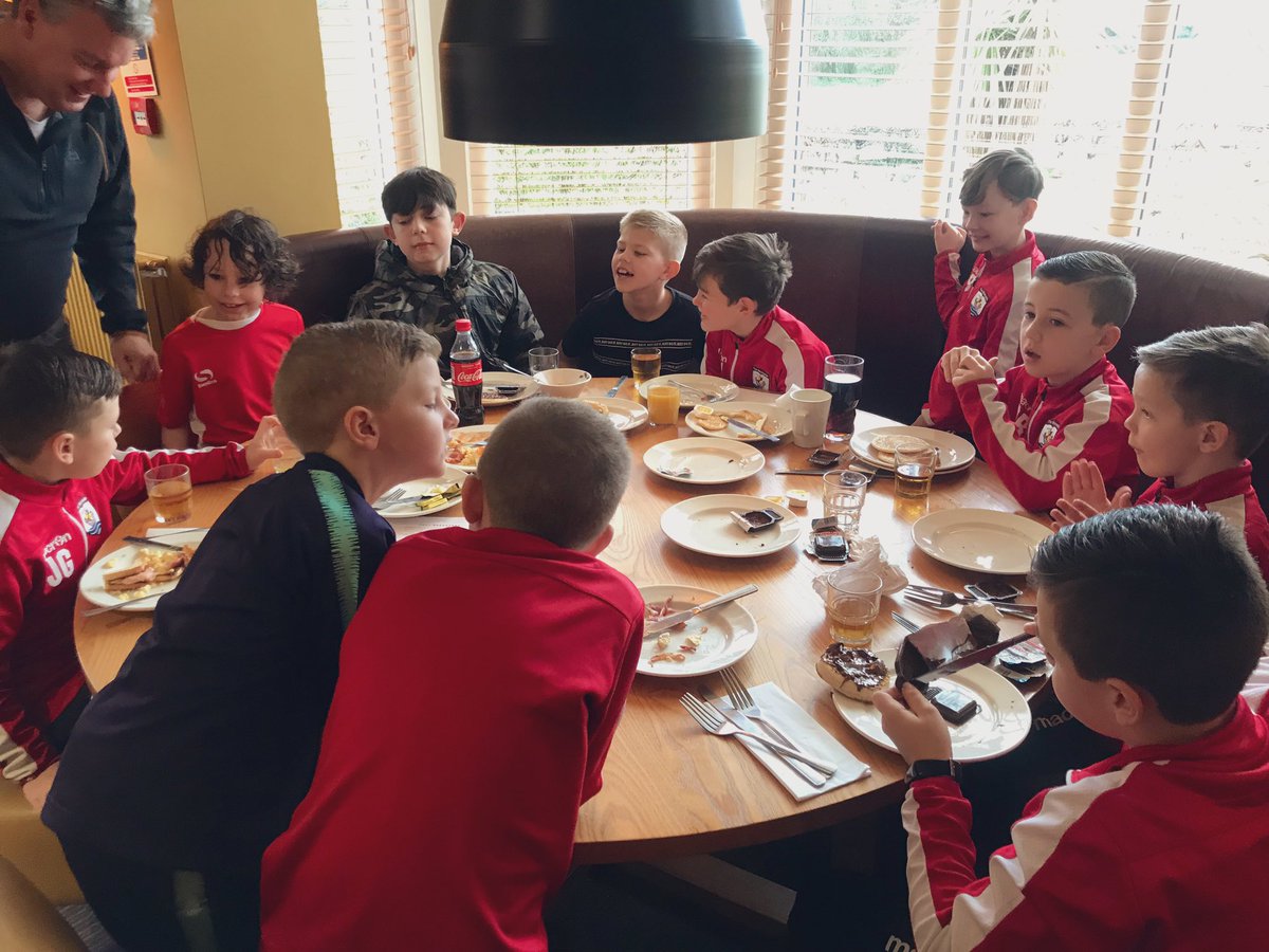 Big breakfasts for <a href="/the_nomads/">Connah's Quay Nomads FC</a> 🔴⚽️🍳🥞