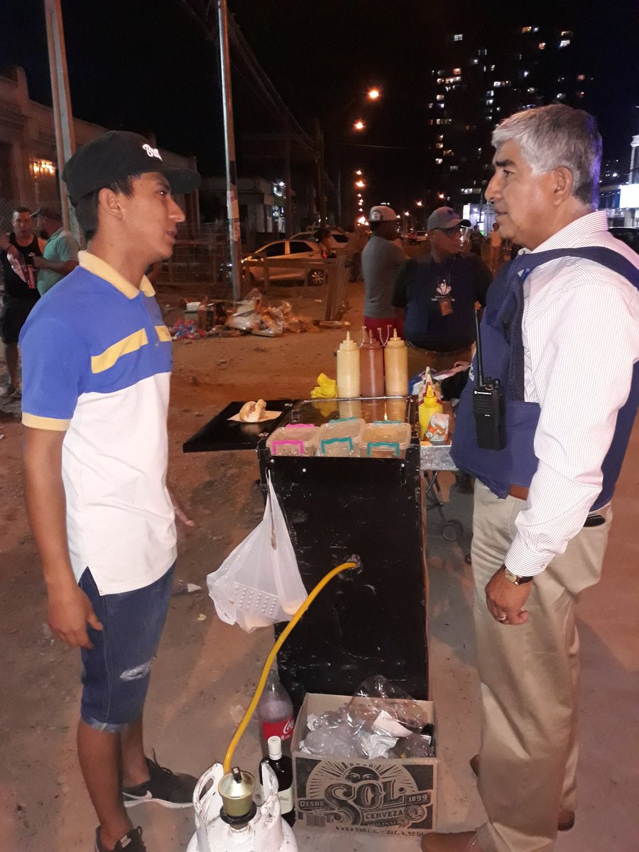 Carros de frituras retirados del lugar <a href="/Duranbaronti/">Gonzalo Durán</a> <a href="/Muni_Indep/">Municipalidad de Independencia</a> Av. Independencia