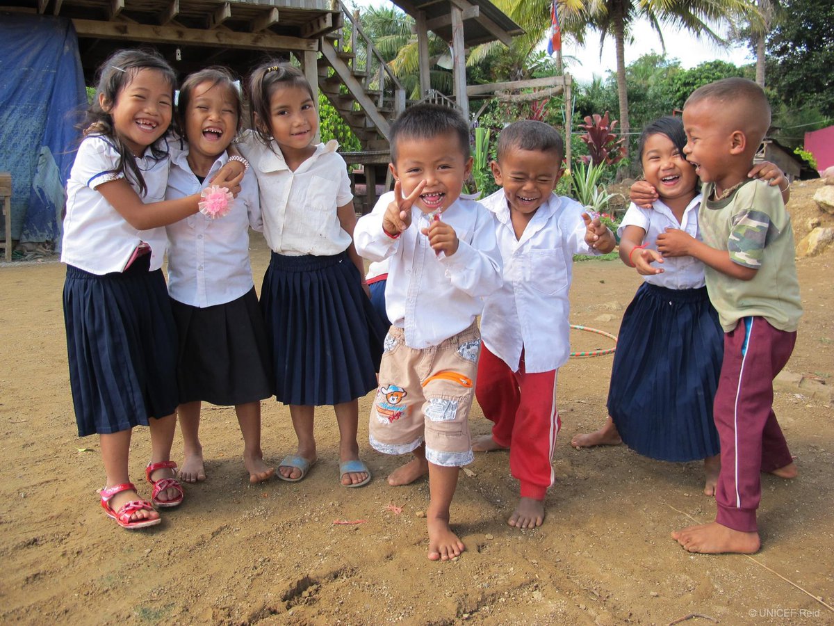 UNICEF's tweet photo. ✌️😆🤗😀 

Support each other.
Respect each other.
Be there for each other 💕.

#ENDviolence https://t.co/SePRaq6mIt
