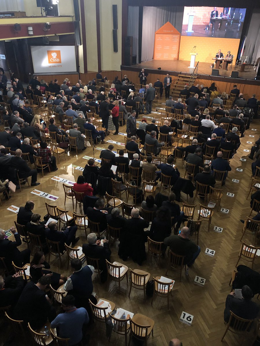 SvecKamil's tweet photo. Ač se to nemusí zdát, je přítomno 470 delegátů, t. j. 83 %. Sjezd @CSSD je usnášeníschopný. Cca 180 lidí ale dle proběhlého hlasování není v sále přítomno. #sjezdCSSD https://t.co/75o6oyX3oq