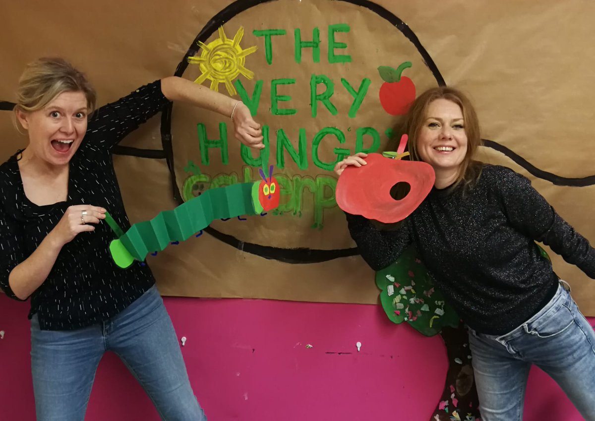 SmartenglishCLS's tweet photo. The Very Hungry Caterpillar is officially full!! #Storytelling marathon!! 8 in 3 days!!! #inglés #cuentacuentos #smartteachersplaymore #theveryhungrycaterpillar https://t.co/7ykk01PFs9