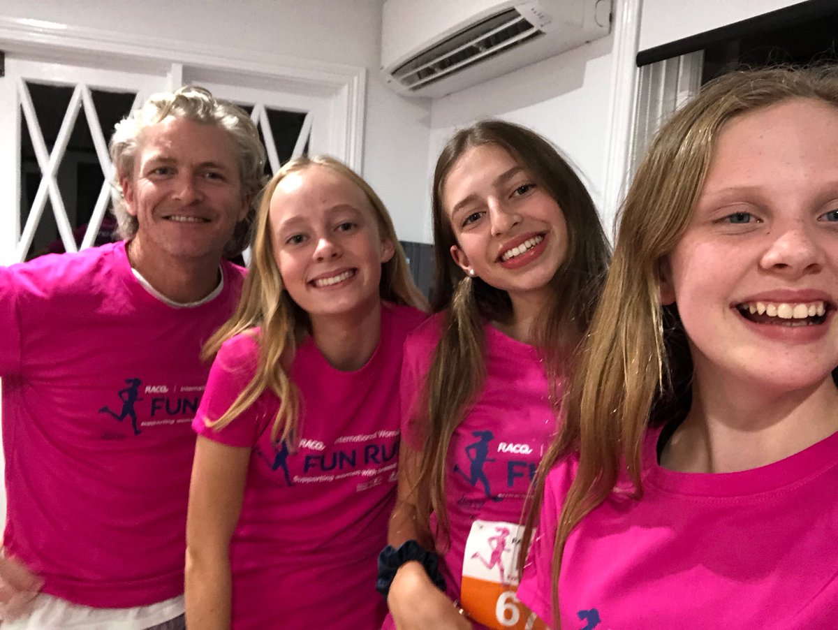 MartyBreen's tweet photo. Can’t wait for the @materfoundation @chicksinpink Fun Run tomoro! Family and friends all running for Sian and to sat thank you to the awesome nurses and staff at Mater Cancer Care Clinic. #materfunrun https://t.co/0TDJaVe5aR