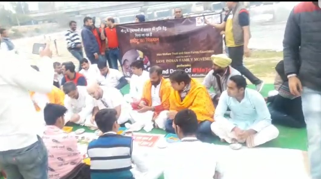 Anthonydesusa's tweet photo. "Believe womn nd punish men", dis wikcked mentality mst die.
#shavyatra of #metoo
#MeTooFuneral #Metookapinddaan @washingtonpost @BuzzFeedNews @thewire_in @narendramodi @rsprasad @Manekagandhibjp @SwatiJaiHind @iHrithik @NCWIndia @MinistryWCD @RadioMirchi @aajtak @DCWDelhi https://t.co/HyMYxqR101