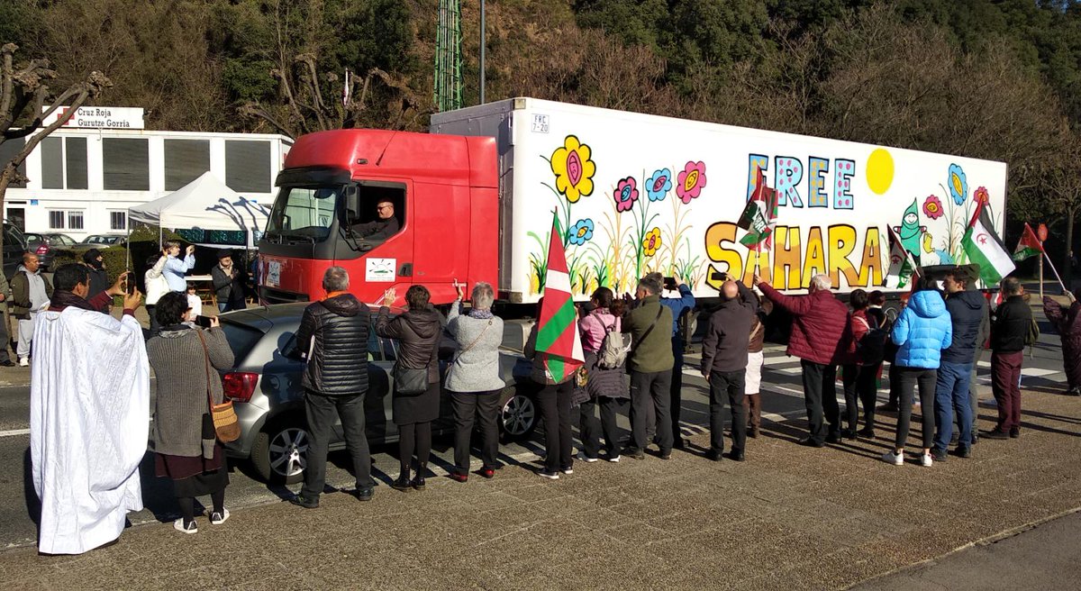 BilbaoSolidaria's tweet photo. 🚚🚛📸La “XV Caravana Vasca de #Solidaridad con el #Sahara’, con la que el Ayuntamiento de #Bilbao colabora, pone rumbo a los campamentos de refugiados en Tinduf para trasladar alimentos no precederos y medicinas. https://t.co/lyvh6XObTj