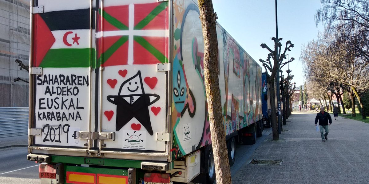 BilbaoSolidaria's tweet photo. 🚚🚛📸La “XV Caravana Vasca de #Solidaridad con el #Sahara’, con la que el Ayuntamiento de #Bilbao colabora, pone rumbo a los campamentos de refugiados en Tinduf para trasladar alimentos no precederos y medicinas. https://t.co/lyvh6XObTj