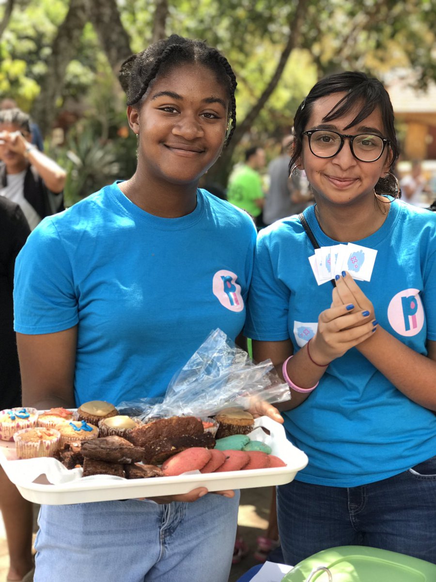 elillykiya's tweet photo. @ProjectImagine5 doing it #forthegirls, one brownie at a time! Congratulations on #100000pads &amp; counting. Love your #periodpositive message! @NoShamePeriod @UNICEFKenya @LisaKurbiel https://t.co/GT3zkWYzDN