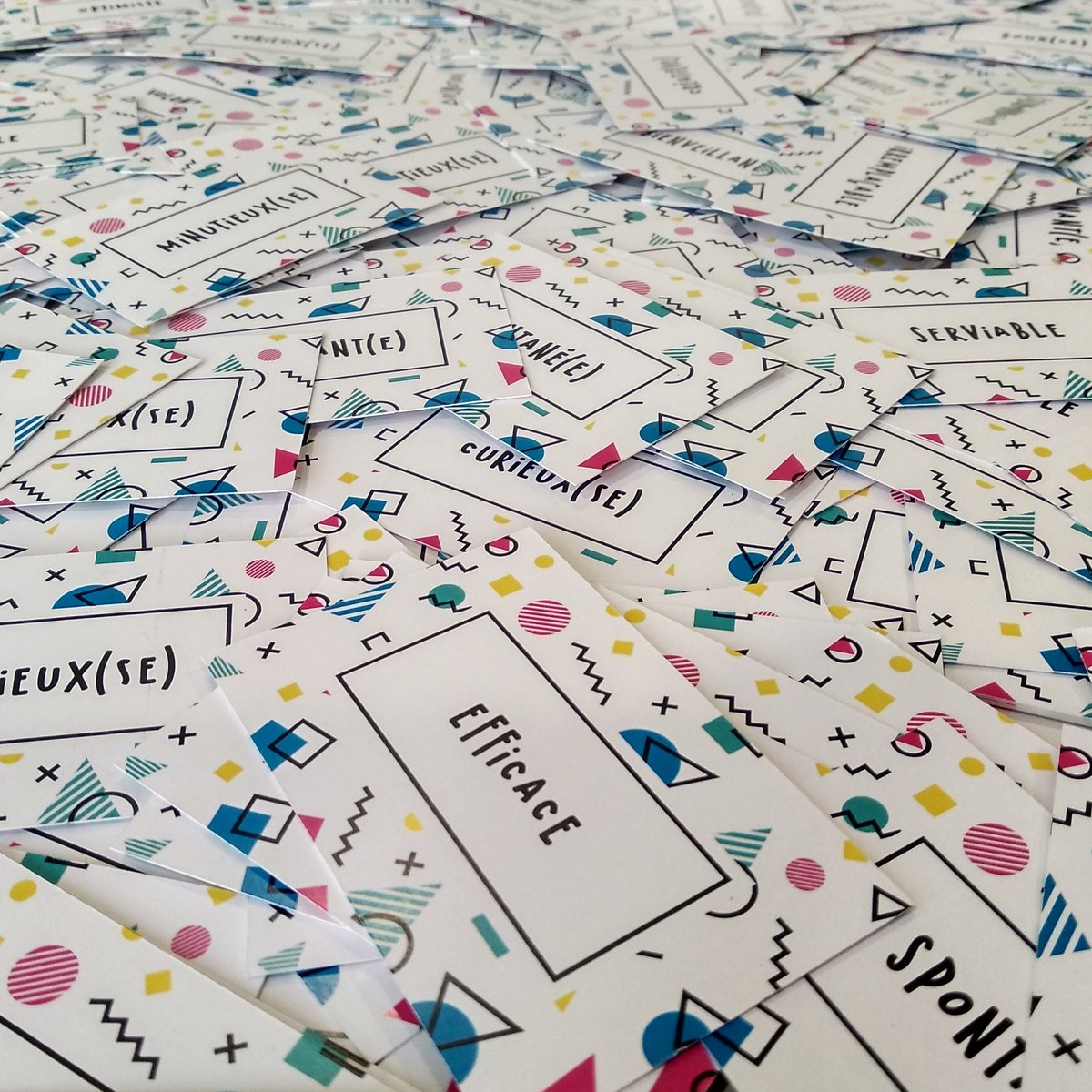 MarmiteGraphik's tweet photo. Hier, c'etait la journée mondiale du compliment, l occasion de vivre et de partager de beaux moments avec nos collègues ! 
Ce Kit sera bientôt disponible dans notre catalogue d'outils collaboratif ! Pensez à suivre notre activité !  #studiorecreatif #Rennes #complimentday https://t.co/VDIxckWKyc