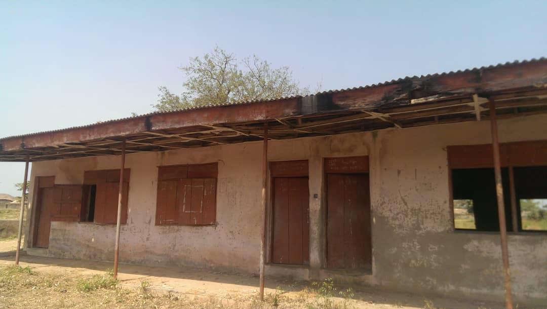 change56331's tweet photo. @GboyegaOyetola, this is the dilapidated state of Ejigbo Baptist Middle High Schl, Ejigbo in Ejigbo LGA of Osun State. I want to draw your attention to it let's assume your aren't aware of this I'm now calling you to look into it @Connected_dev @inya01 @JeffOkoroafor @BRWorg https://t.co/jAiWkMGuIO