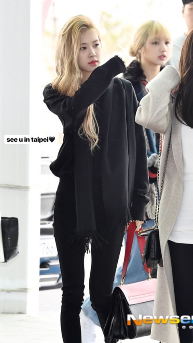 bp_lover_th's tweet image. สาวๆกำลังไปไทเป คอนเสิร์ตสุดท้ายก่อนไปออสเตรเลีย♥️ #BLACKPINK #BLACKPINK2019WORLDTOURwithKIA #JSOO #JENNIE #ROSÉ #LISA