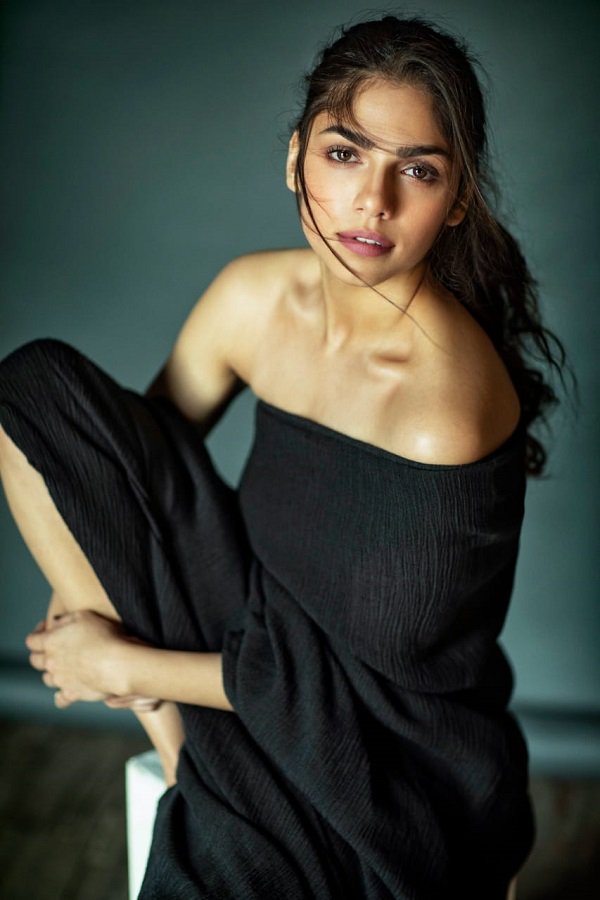 pardekpeechey's tweet image. #OfficialAnnoucement:

@SanjayLeelaB will launch Javed Jaffrey&apos;s son #Meezaan with his niece in his upcoming.