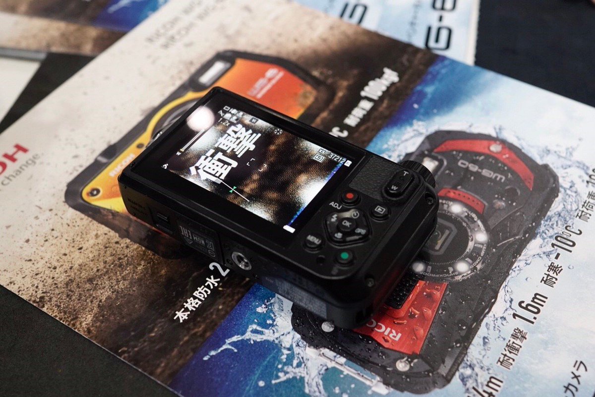 ヒーコ 写真とカメラのwebマガジン Ricohブースで気になっていたwg 6を試用した結果 Ledのリングライトは光る位置を左右上下で調整可能 かつ光量も調整可能で便利すぎる フラッシュもついてるのが嬉しい デジタル顕微鏡モードが半端ない Wg 60は ヒーコ 写真とカメラのwebマガジン Ricohブースで気になっていたwg 6を試用した結果 Ledのリングライトは光る位置を左右上下で調整可能 かつ光量も調整可能で便利すぎる フラッシュもついてるのが嬉しい デジタル顕微鏡モードが半端ない Wg 60は