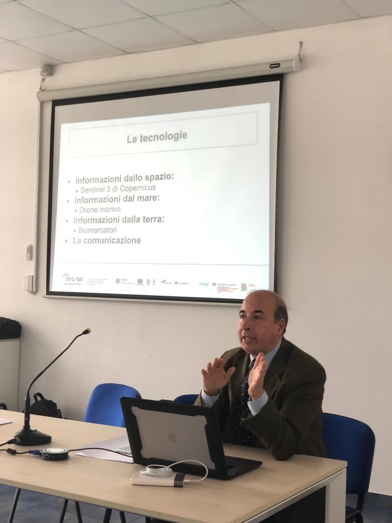 ProgettoTemar's tweet photo. "I droni acquatici sono tecnologie estremamente complicate e raffinate: insieme ai biomarcatori ed alle informazioni satellitari, le informazioni saranno estremamente complete" Giacomo Martirano di @EpsilonItalia a #ProgettoTemar https://t.co/hbr3vnVPwD
