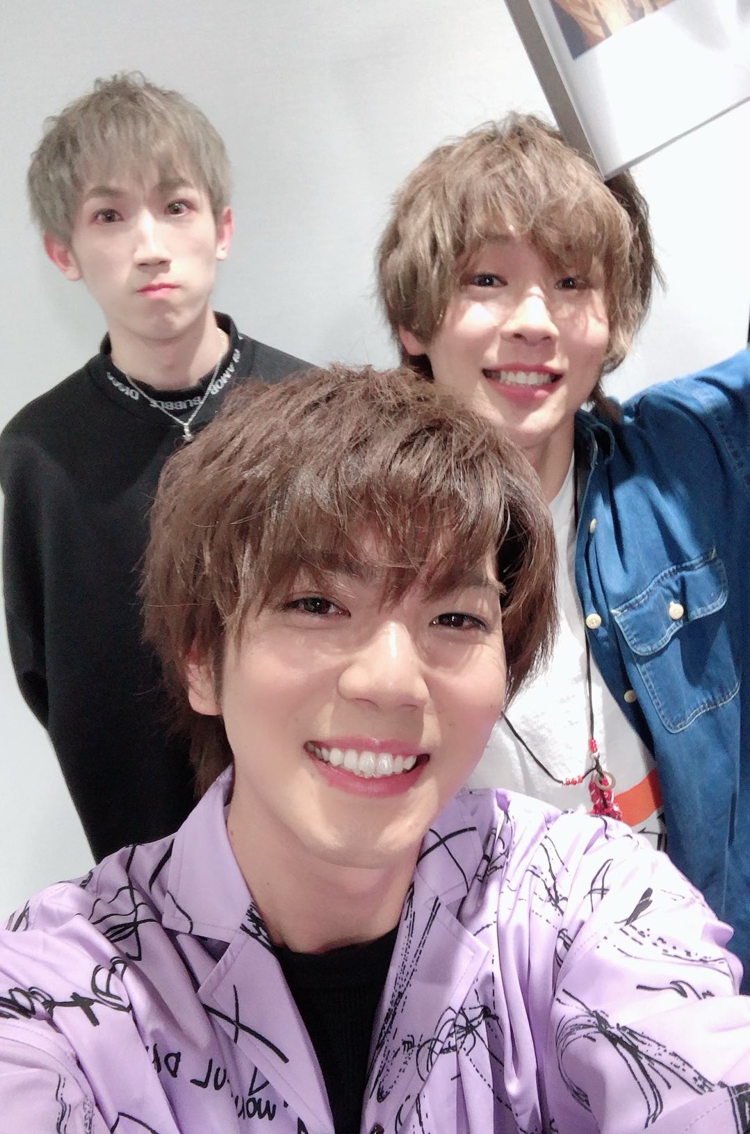 安里 勇哉 Tokyo流星群 在 Twitter 上 劇場版 王室教師ハイネ Ed主題歌 友達以上 敵未満 のリリースイベント ありがとうございました 沢山の応募もありがとうございました あっという間の1時間だったな この三人だと5時間は行ける気がする T Co