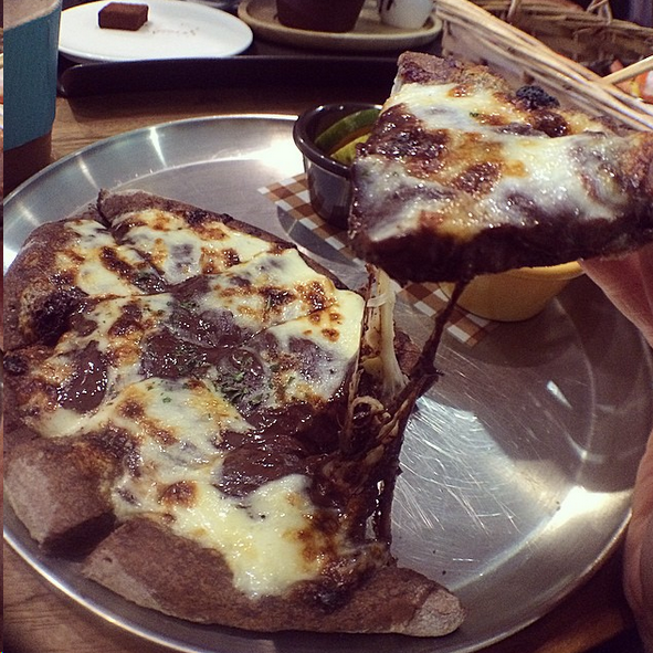 ninginin's tweet photo. Imagine the sweetness of chocolate, twisting together with the saltiness of cheese, balancing each other out...

Can you imagine the taste?

I personally have tried this and I personally like it. Is that weird....?

cr: reginanaw instagram https://t.co/Q7972c2BhH