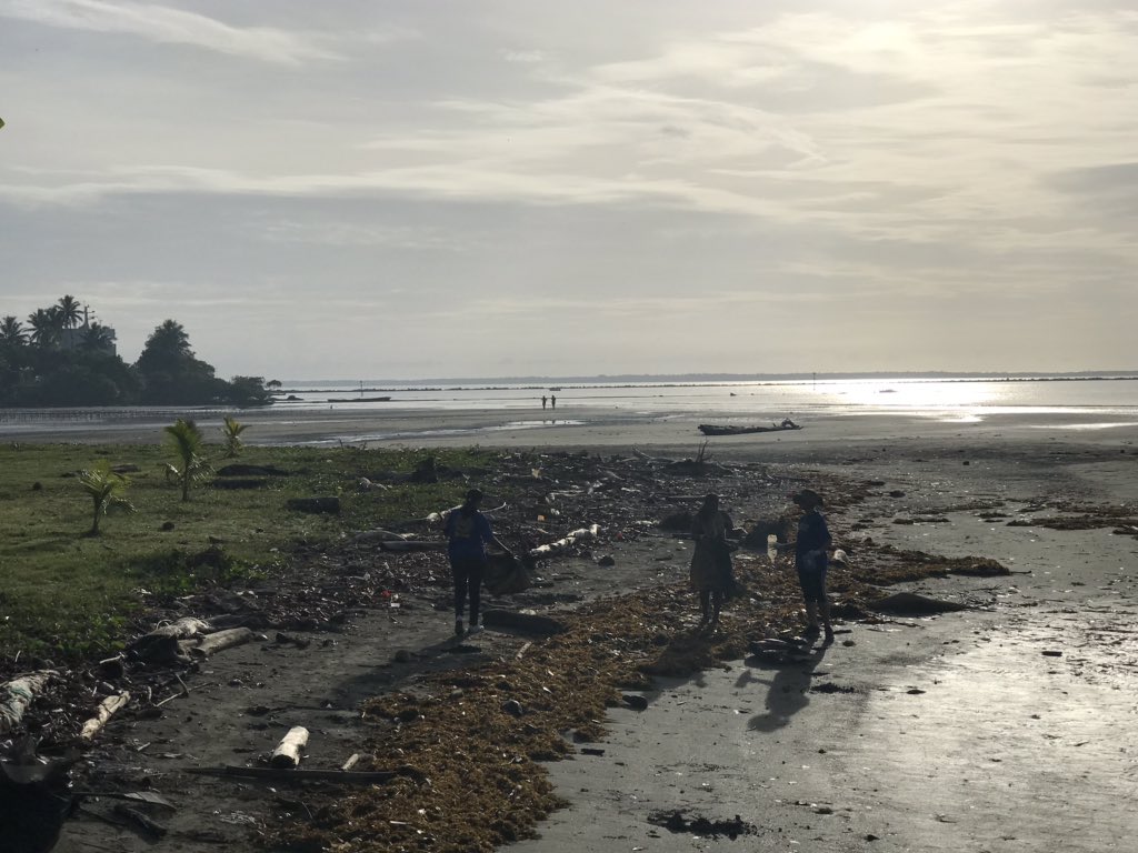 shikhanr's tweet photo. #Soroptimists around the world engage in service to mark #SaturdayOfService on 1st sat of March,  #SuvaSoroptimists did their bit at #Suvaforeshore morning-amt of #plastic collected makes you wonder... thnx @atulraturi for photos. @SoroptiTweet #LetsCleanBeaches #plasticpollution https://t.co/lFbs0ktv0l