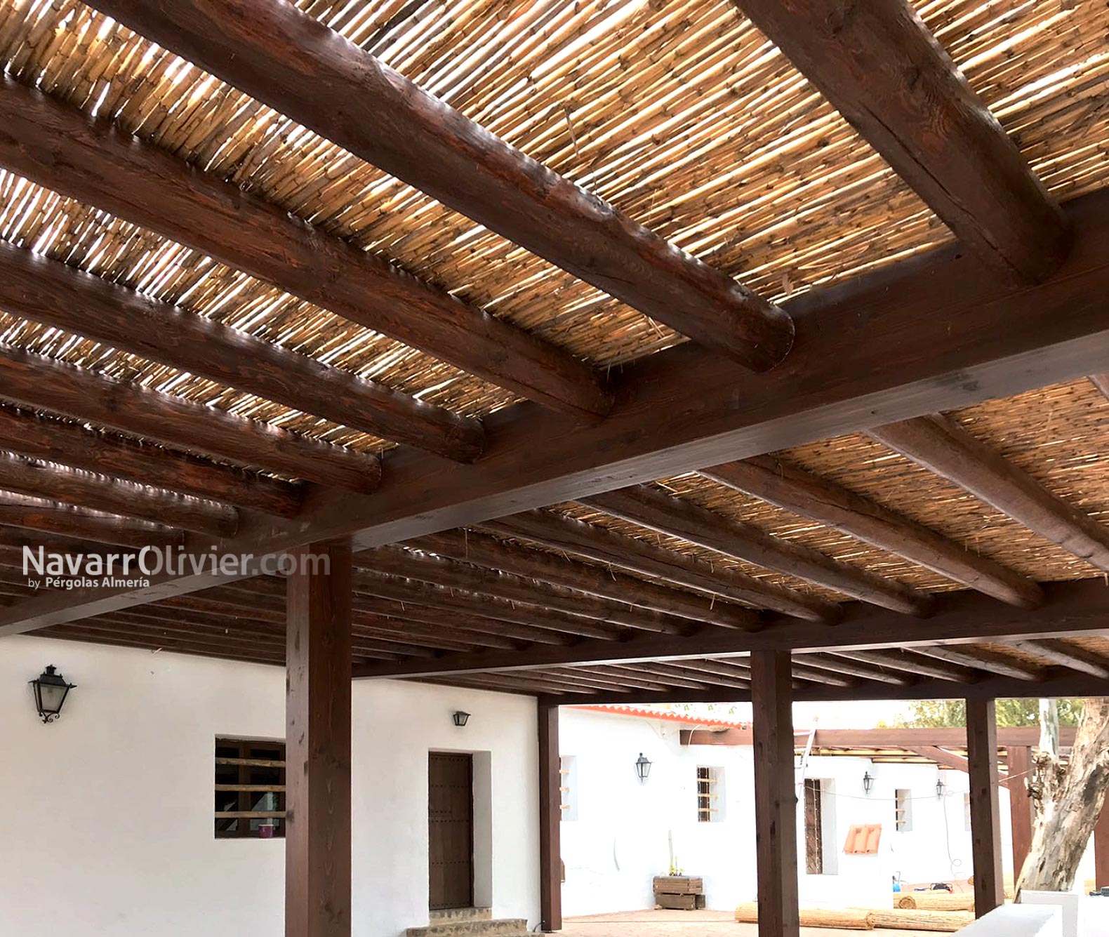 Pergola de madera rústica, Porche de madera de carpinteria …