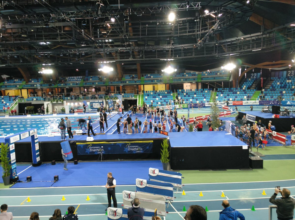 worldtriathlon's tweet photo. Have you ever seen an indoor Triathlon? Check this out! Juniors are already competing, this afternoon will be the turn for the Lievin European Cup, and you can watch it LIVE and for FREE on https://t.co/TQXvp0Rdbt https://t.co/6jWImBlEzE