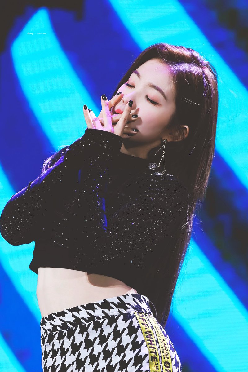Baeby329's tweet photo. 181210 골든글러브 #아이린 💜 미모.. 🙊 https://t.co/JLxIj58WD4