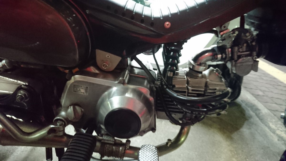 赤い彗星 めっちゃヤバ目なスーパーカブが売りに出されてた 初心者不可とかwww スーパーカブ ガンメタ Junインターナショナル モーターヘッドサイクルショップ