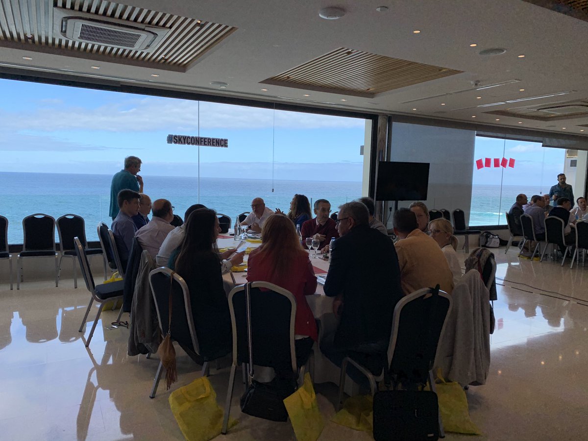 GrisG50's tweet photo. En pleno proceso de trabajo en #SkyConference @CAFTenerife @CoafaAlicante https://t.co/1uE16D5FSV