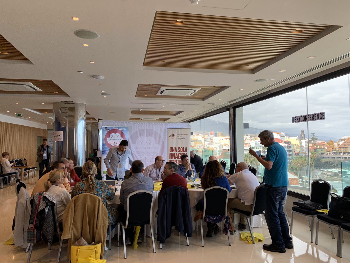 GrisG50's tweet photo. En pleno proceso de trabajo en #SkyConference @CAFTenerife @CoafaAlicante https://t.co/1uE16D5FSV