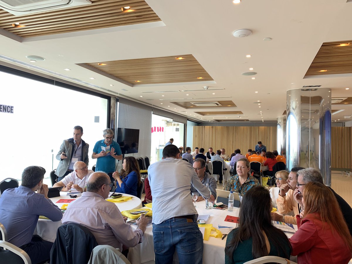 GrisG50's tweet photo. En pleno proceso de trabajo en #SkyConference @CAFTenerife @CoafaAlicante https://t.co/1uE16D5FSV