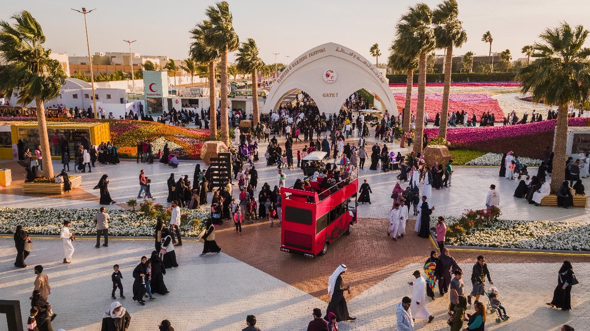 JabeenEvents's tweet photo. المفاجئة الأكبر :
| 5 سحوبات بقيمة 500 ريال لكل سحب |   
🔺 رتويت للتغريدة .
🔸 متابعة @yanbuflowers 
♾ عبّر  بـ | كلمة عن المهرجان | بالهشتاق التالي 
بدون منشن :
#ملكيه_ينبع_تزهر 

📱السحب الساعة 12:00 ليلا من خلال سناب المهرجان على الرابط التالي :
https://t.co/puGFedDjXq https://t.co/zyZkZNGA7t