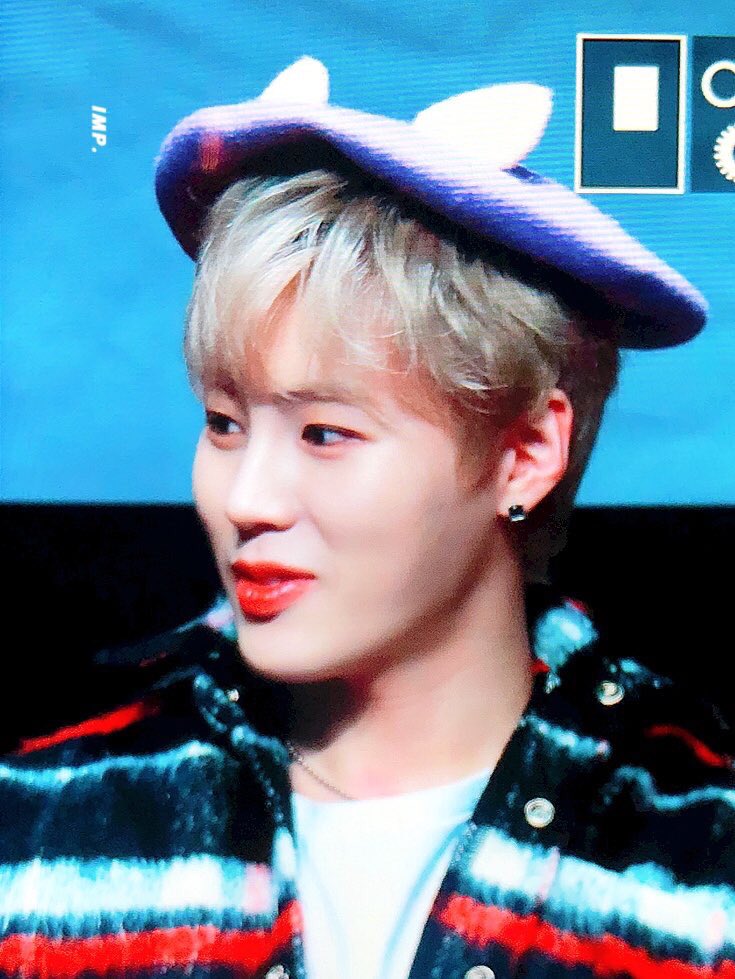 sengnotcute's tweet photo. 예셍 넘 프로답게 댕지니스중이십니다 모른척하구 지나가주새요 https://t.co/OPntlqsaR5