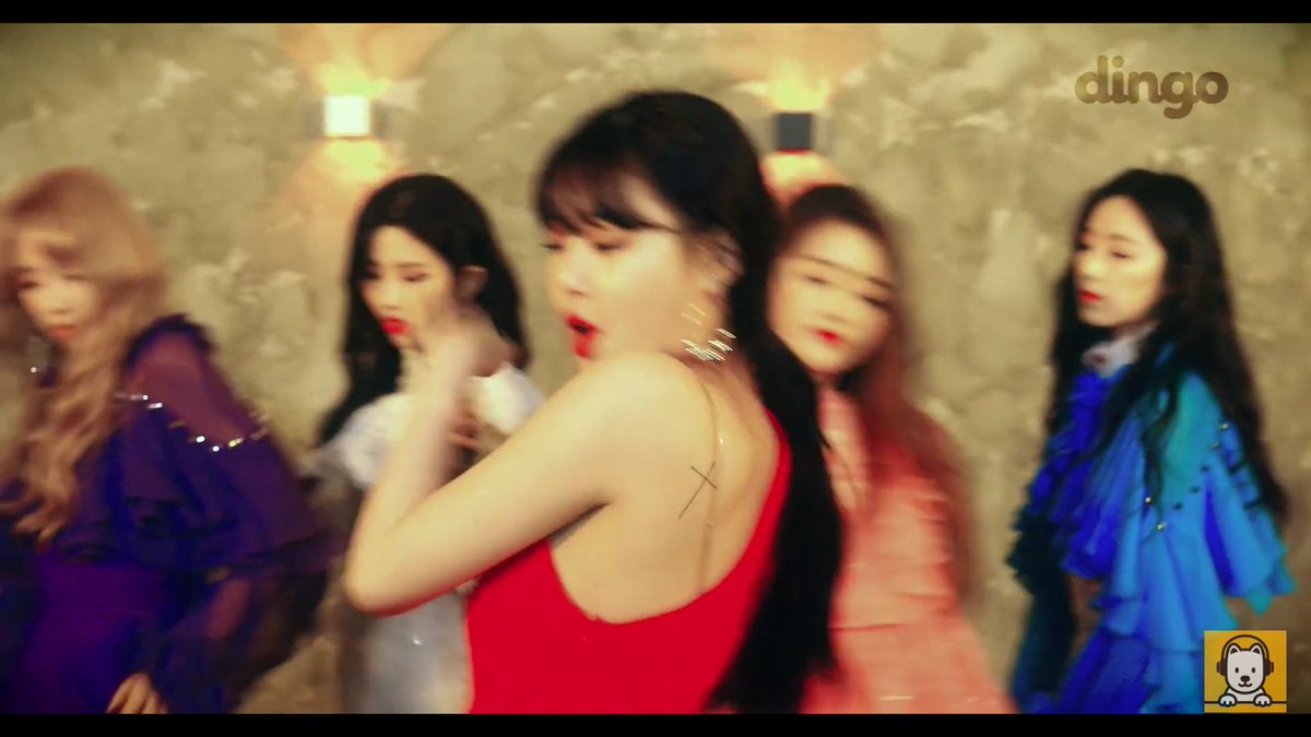 g_idlefan's tweet photo. soojin has a tattoo? https://t.co/dcqUgDRXiQ