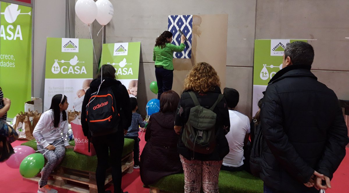 ABCBricoDeco's tweet photo. En marcha nuestra demostración de empapelar!! @LeroyMerlinEsp estamos en @Feria_Valencia en la Feria Bebés #LeroyMerlinValencia #talleresleroymerlin #SomosLeroyMerlin https://t.co/Zr9DmyagLn