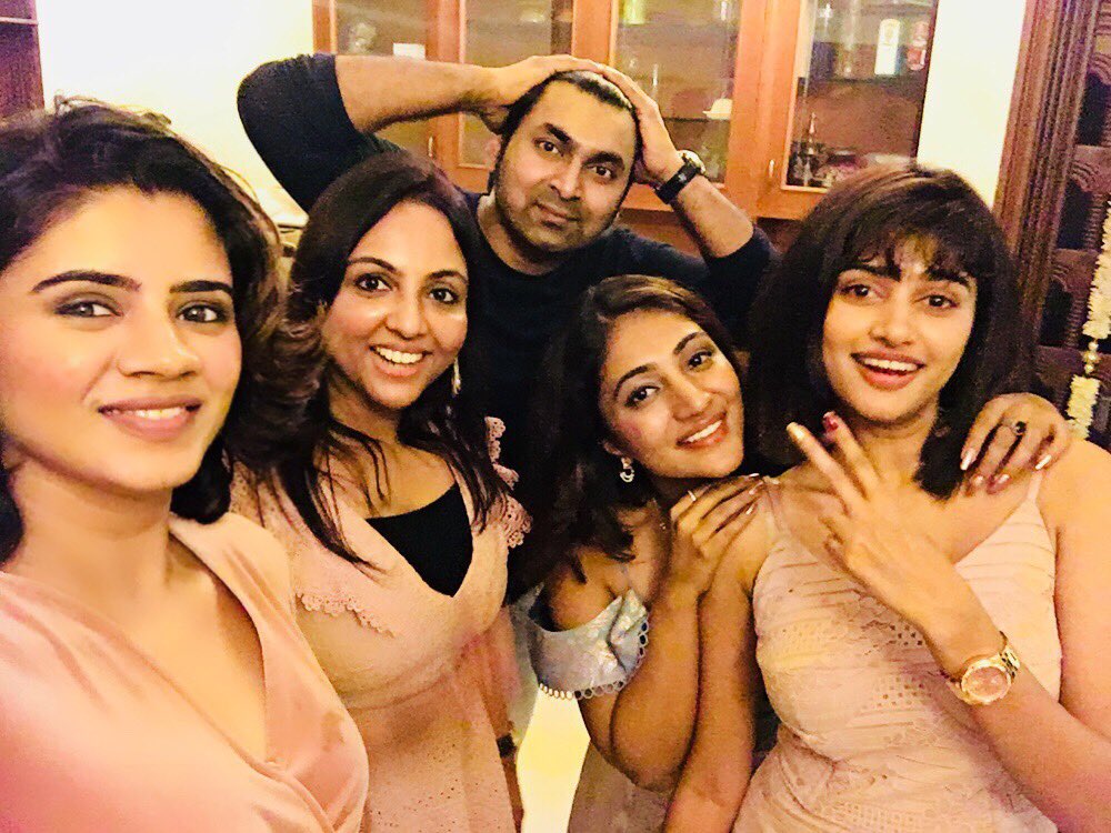 soundariyananju's tweet photo. Blessed❤️thanks for all the love and support #90mlfilm @anitaudeep @OviyaaSweetz @Oviya_team @UdeepB https://t.co/40O7fJKHt3