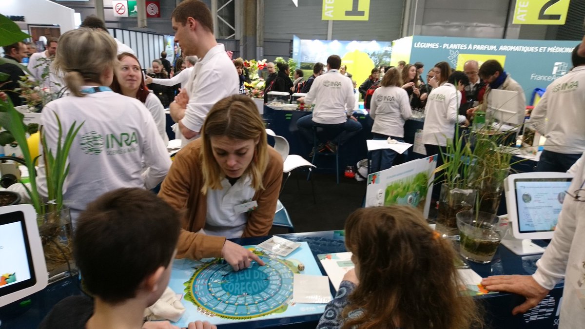 UmrCarrtel's tweet photo. #sia2019 #passion 😊pour le @jeu du @coregone #stand #inra @UmrCarrtel. @ChloeGoulon communique sur le #coregone avec de jeunes enfants captivés 😉 https://t.co/CfxPBPdvNM
