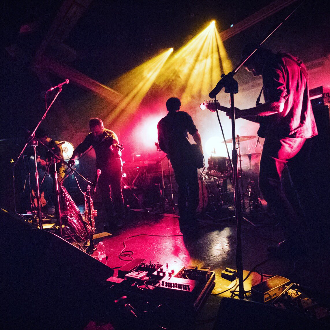 giardinidimiro's tweet photo. Questa sera @Locomotivclub #bologna! Più carichi che mai! Vi aspettiamo, biglietti al botteghino ! 📸 Sara Terreni #giardinidimiro #differenttimes @dnaconcerti @42Records #gdgpress https://t.co/m2ek2jVi47