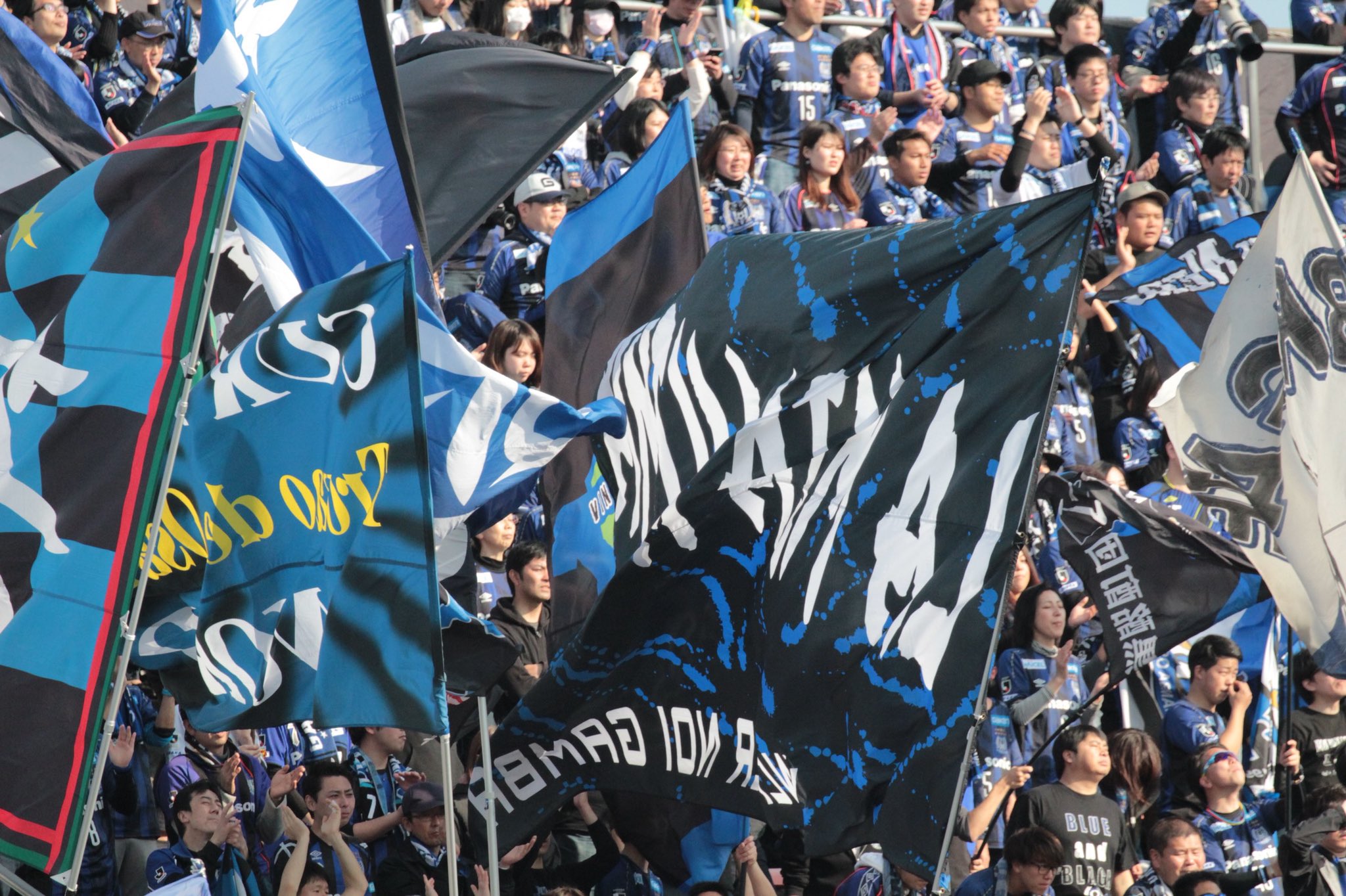 にゃんころ ガンバ大阪 Gambaosaka ゴール裏サポーターの皆さま 大旗いろいろ ガンバ ボーイの旗いいなぁ パルちゃんバージョンとか エスパルスのゴール裏にも 清水vsg大阪19 T Co Mtr8w7tn99 Twitter