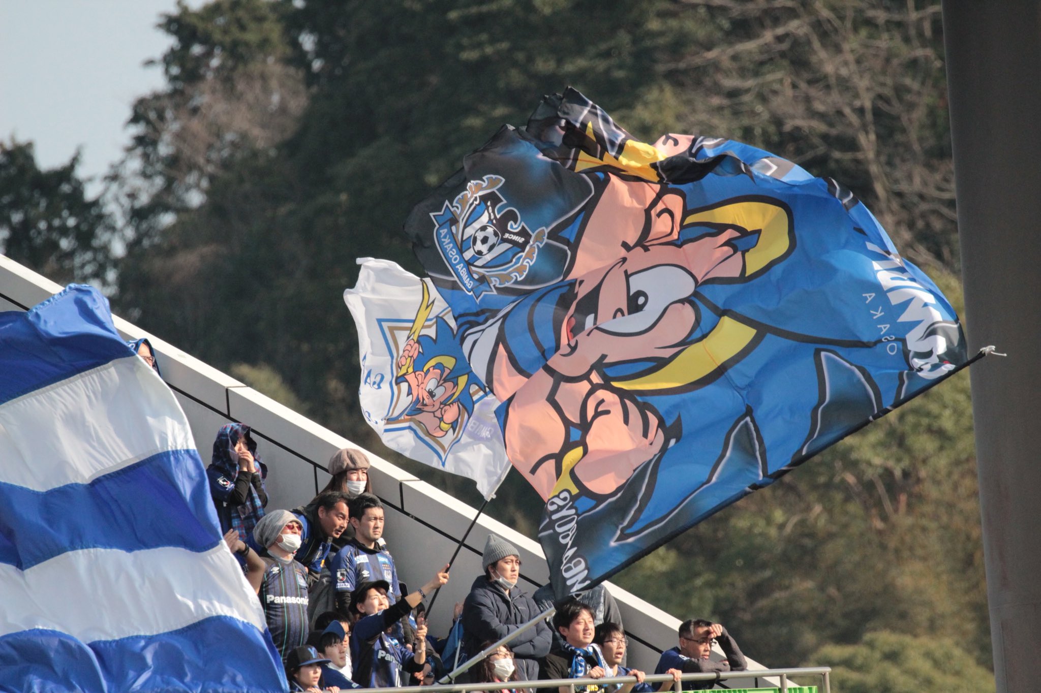 にゃんころ ガンバ大阪 Gambaosaka ゴール裏サポーターの皆さま 大旗いろいろ ガンバ ボーイの旗いいなぁ パルちゃんバージョンとか エスパルスのゴール裏にも 清水vsg大阪19 T Co Mtr8w7tn99 Twitter