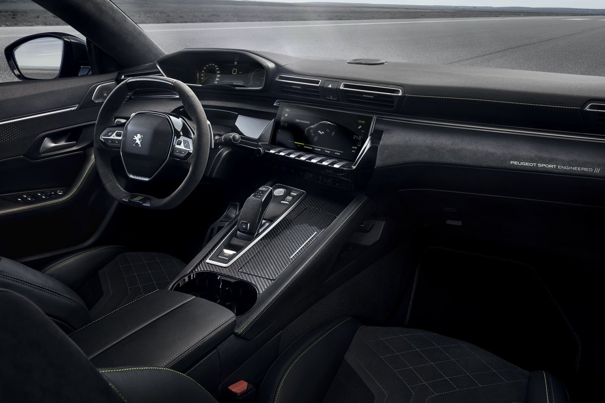 AutomobileActus's tweet photo. #News - La teinte de carrosserie est nommée #GrisSelenium. A bord, les nouveaux sièges sont habillés d’une sellerie cuir et alcantara. https://t.co/07QNsZEu8C