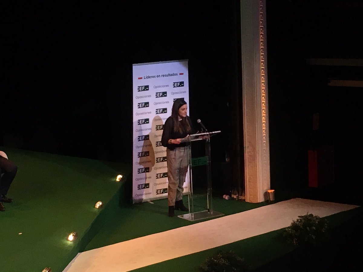 estudiosCEF's tweet photo. Sara Herrero Casado, opositora de Gestión de la Administración Civil del Estado, da un discurso como representante de los alumnos. “No nos olvidaremos de la dedicación, empatía y ánimo de cada uno de los profesores del CEF.-“, ha declarado. #OposicionesCEF https://t.co/jj8GZghCtW
