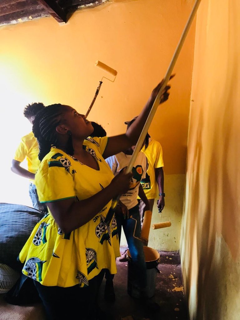 GautengANC's tweet photo. In Atteridgeville Zone at Mphahlele grounds the Peter Mokaba Brigades are cleaning dumping sites, fixing and cleaning houses, brlitzing and engaging in door to door. You can also join in for some indigenous games. #GrowSouthAfrica #VoteANC8May https://t.co/yopb2FGgIh