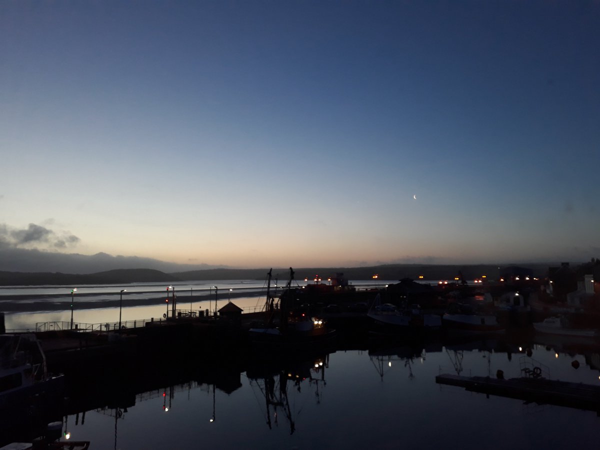 QuayArtPadstow's tweet photo. A fine start to the day. #Padstow #AllCalm https://t.co/EVhEc1LaQL