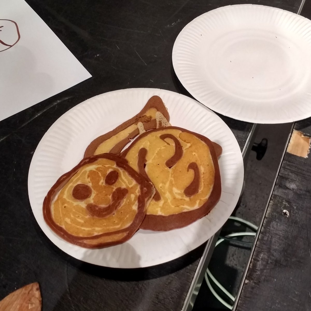 slmediation's tweet image. #impression de crêpes avec #Pancakebot à #TIV19
Normal... Nous sommes en Bretagne😋