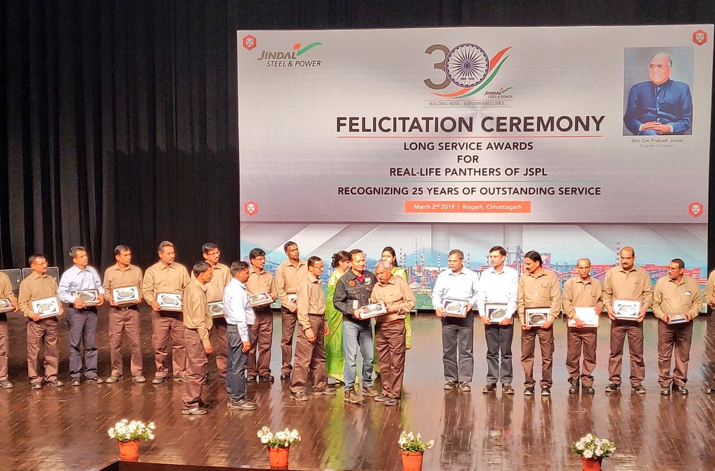 JindalSteel_In's tweet photo. Recognizing 25 years of outstanding service: Glimpses of the Felicitation Ceremony of #PearlJubileeCommemoration #30YearsOfJSPL #BuildingIndiaTogether https://t.co/UW9ufHAGtE
