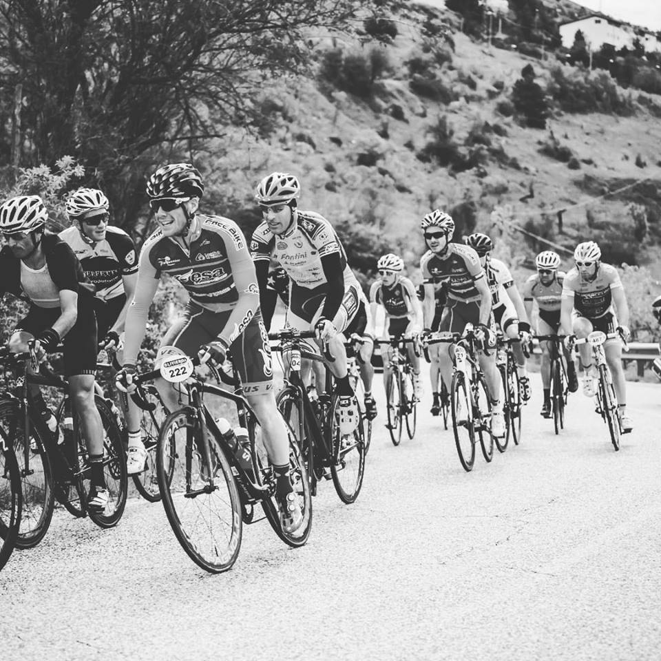 granfondoaq's tweet photo. 🇮🇹C'è tempo ancora fino al 31 marzo per iscriversi alla Granfondo dell'Aquila con quota agevolata 
Le iscrizioni su ➡️https://t.co/LVRqL3gASG
Tutte le informazioni su ➡️
https://t.co/mSK4A9sXkM 🚴

#GFAQ #GFAQ19  #Granfondolaquila #Bike #Ciclismo #Cycling #LAquila #Kronoservice https://t.co/2Xn8R5h5gB