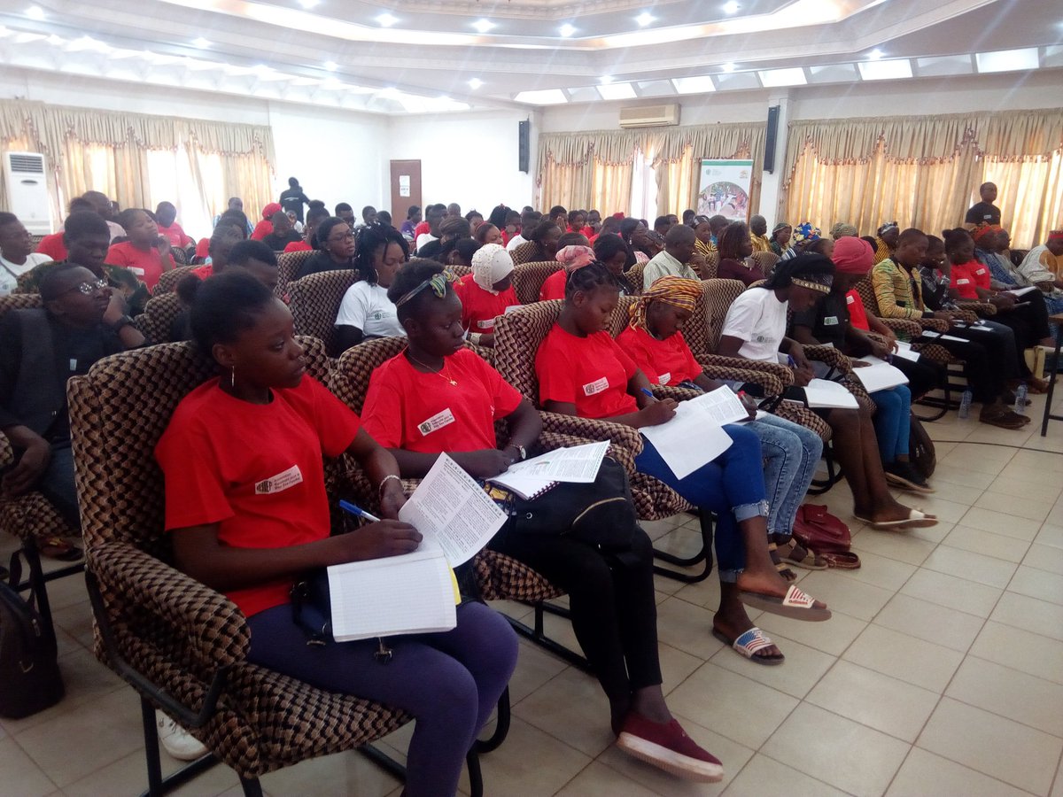 YoussoufBA2's tweet photo. #SheDecidesDay2019 
Panel sur le thème"méthodes contraceptives et problématique de la prise de décision de la femme : elle décide".Panel organisé par l'#ABBEF à l'occasion de #SheDecidesDay2019
@ledip7 @UNFPABF @lisamlocke @IPPFAR @SheDecidesGFI @ong_abbef @bsanga2003 https://t.co/Ravo3mtyQe