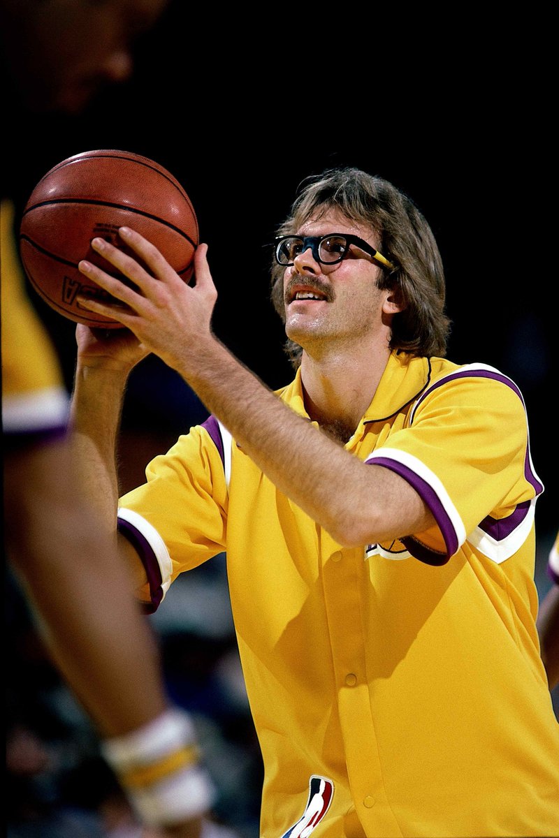 NBA_TimeMachine's tweet image. I&apos;m surprised the modern day player hasn&apos;t gone for this look.

#KurtRambis #Rambo #LosAngeles #Lakers #Showtime #80snba #90snba