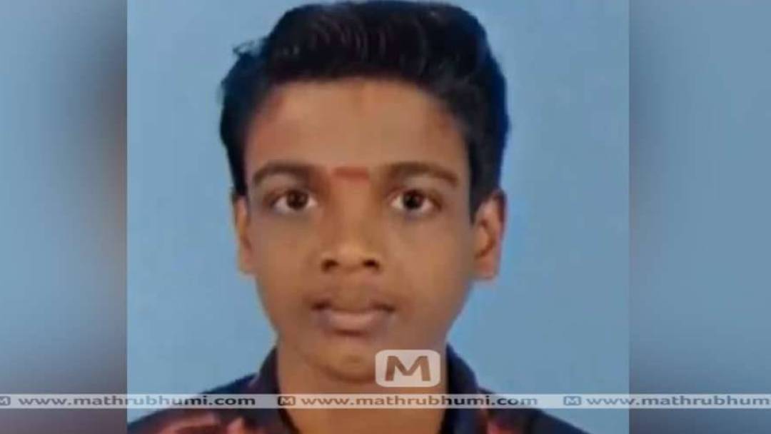 mathrubhumi's tweet image. Kollam student murder: CPM rejects allegations against branch secretary english.mathrubhumi.com/news/kerala/ko… #StudentMurder