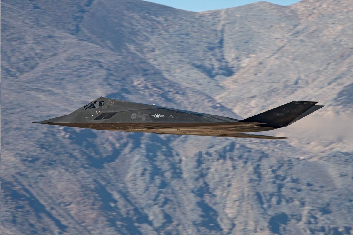 scramble_nl's tweet photo. A quote from our friend Dan Stijovich "26, 27 Feb'19, a memorable couple days to say the least..." Dan was able to shoot great footage from F-117A Nighthawks above Death Valley (CA). Check our report  https://t.co/ECLXng3MLy #F117 #USAF #Nighthawk #DeathValley #aviation #stealth https://t.co/fjDmclLHv4