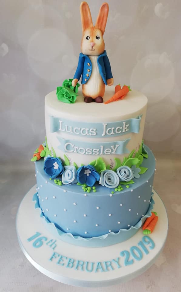 ACake4You's tweet photo. 3 christening cakes that went out a couple of weeks ago #christening #cake https://t.co/djznsAnvNe