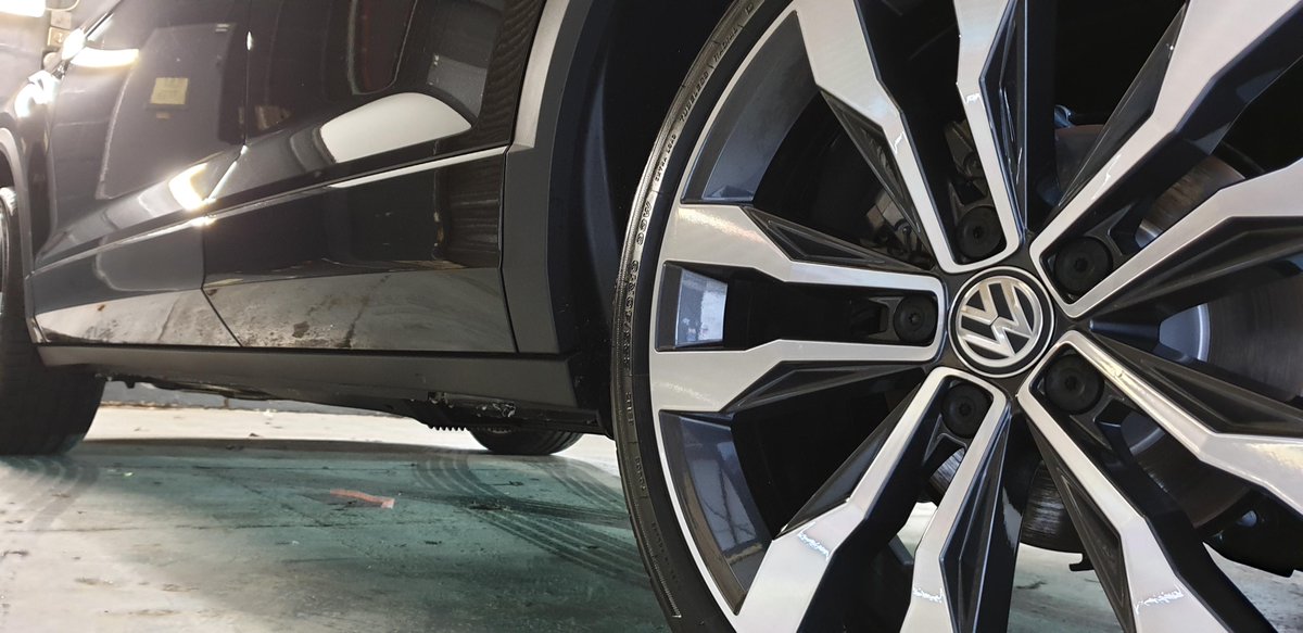 Check out this awesome #VWTRoc that's just left for it's new home! 😲 You can stop admiring it now and come and get one of your own. Follow the link now for all our T-Roc offers, or send your best contact details through on DM to enquire now! #NewCarDay goo.gl/cQojc5