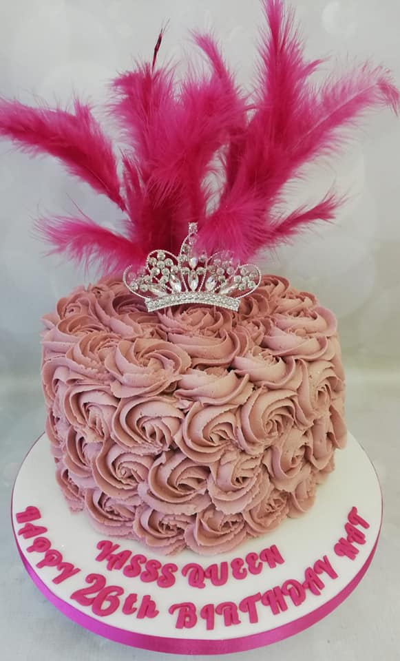 ACake4You's tweet photo. 3 girls cakes from a few weeks ago #cake #cakedecorating https://t.co/QmBhmdDQx2
